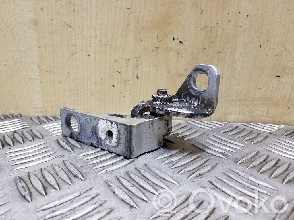 Ford Mondeo MK IV Front door lower hinge 