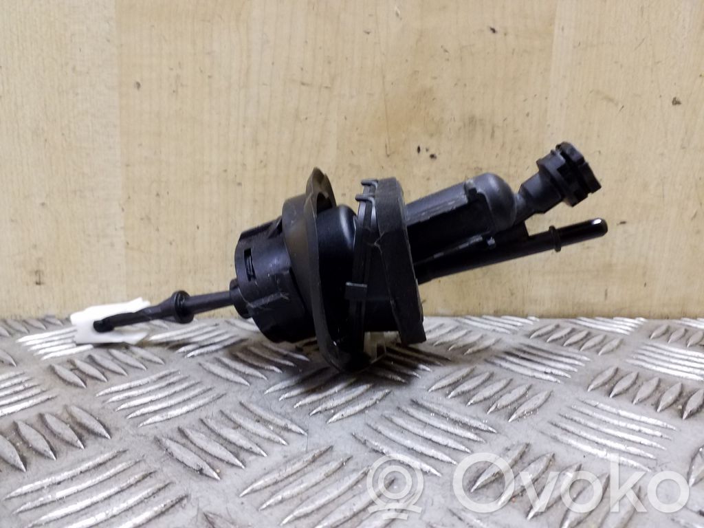 Cilindro maestro de embrague   3M517A543BF