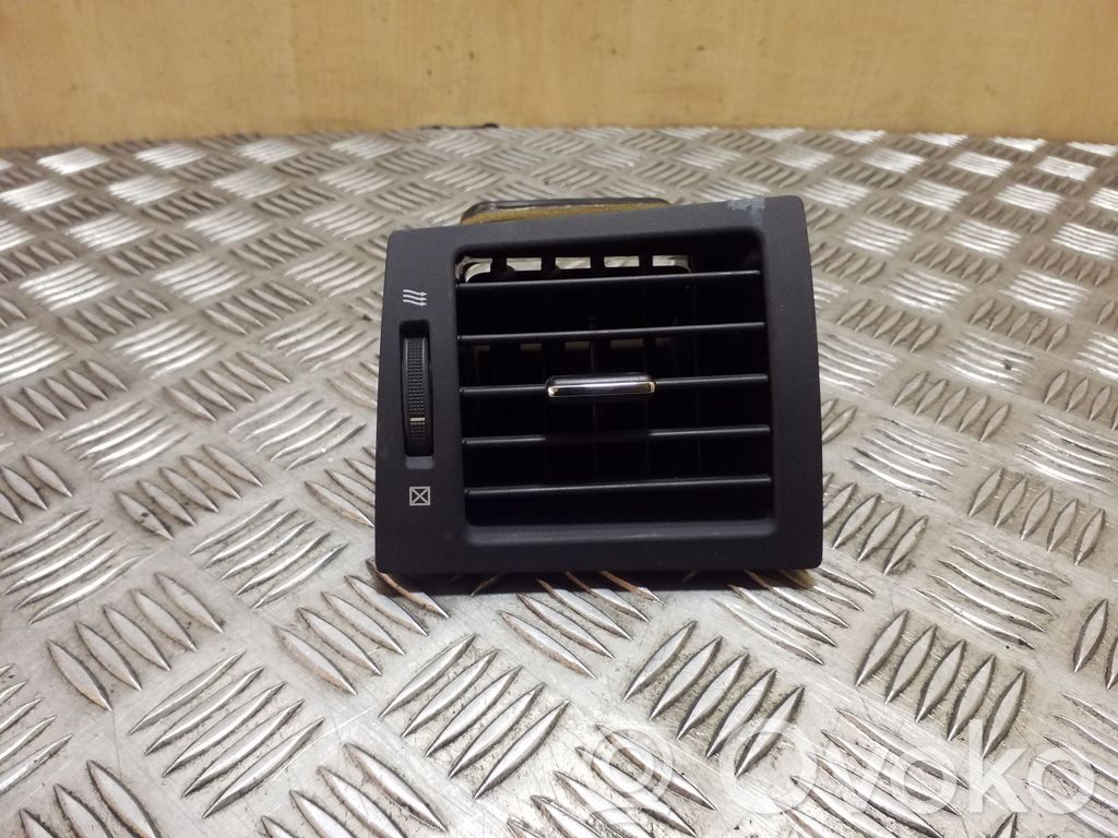 Toyota Avensis T270 Grilă ventilație/ramă laterală bord 