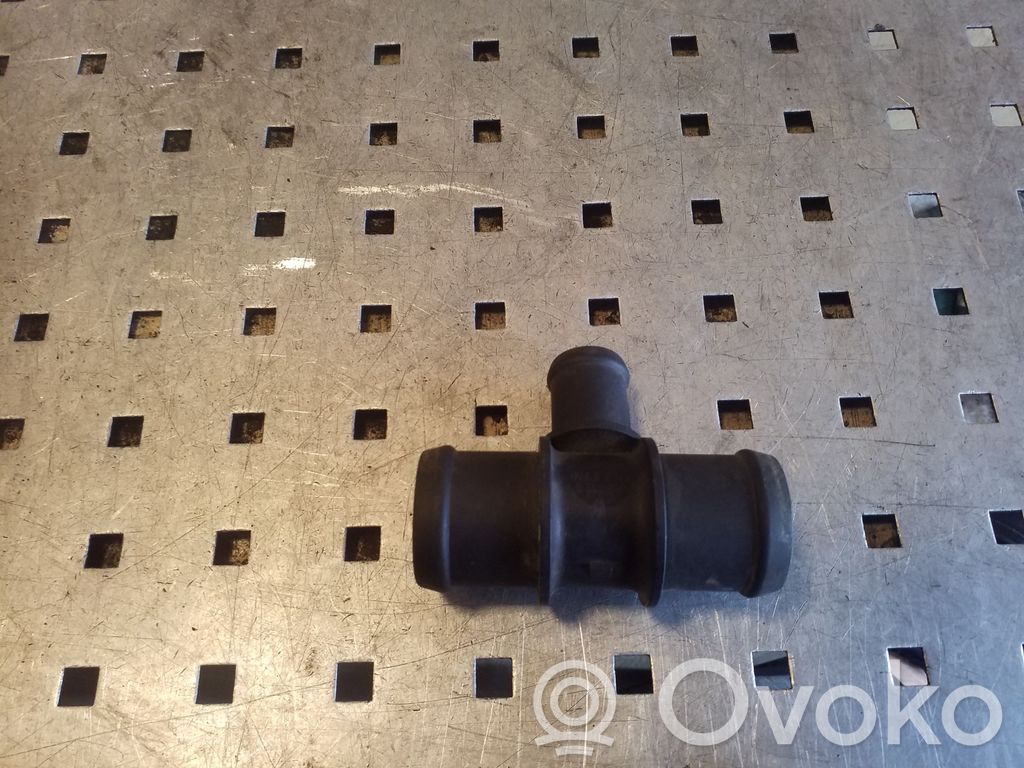 Volkswagen PASSAT B7 Conductă/furtun lichid de răcire motor 