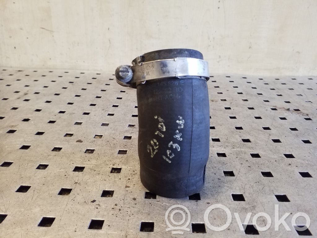 Volkswagen PASSAT B7 Furtun/conductă intercooler 