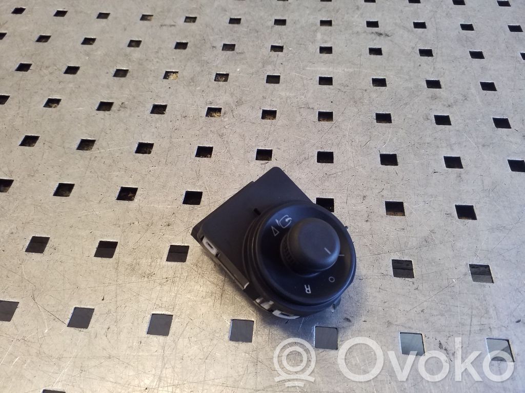 Chevrolet Orlando Wing mirror switch 