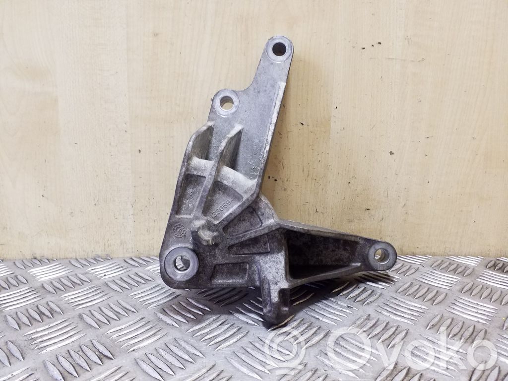 Chevrolet Orlando Gearbox mounting bracket 