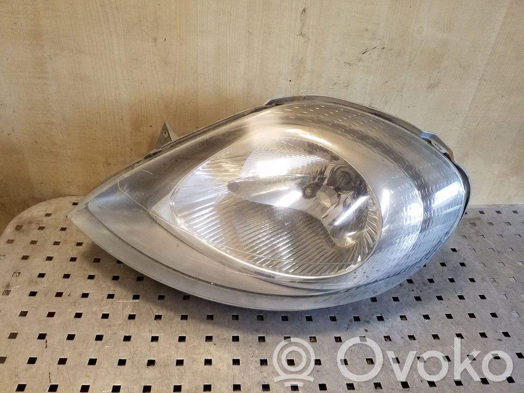Opel Vivaro Lampa przednia 