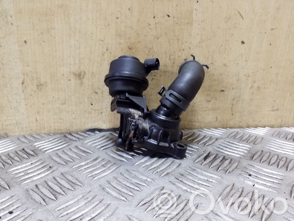 Audi A8 S8 D4 4H Engine coolant pipe/hose 
