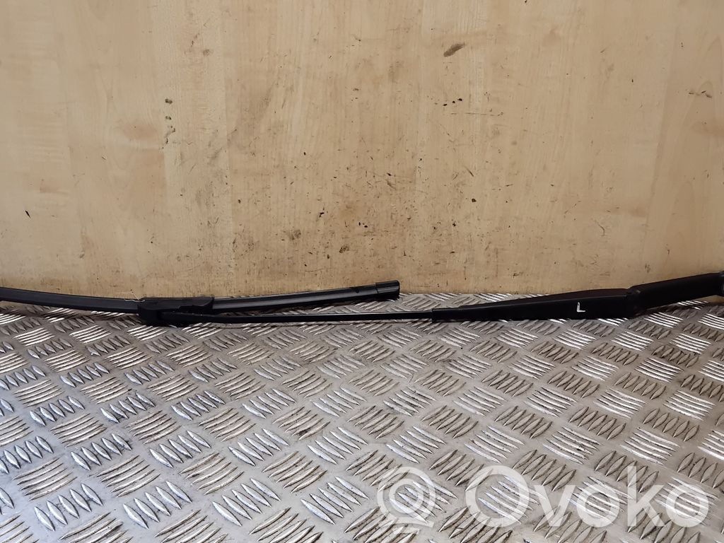 Front wiper blade arm