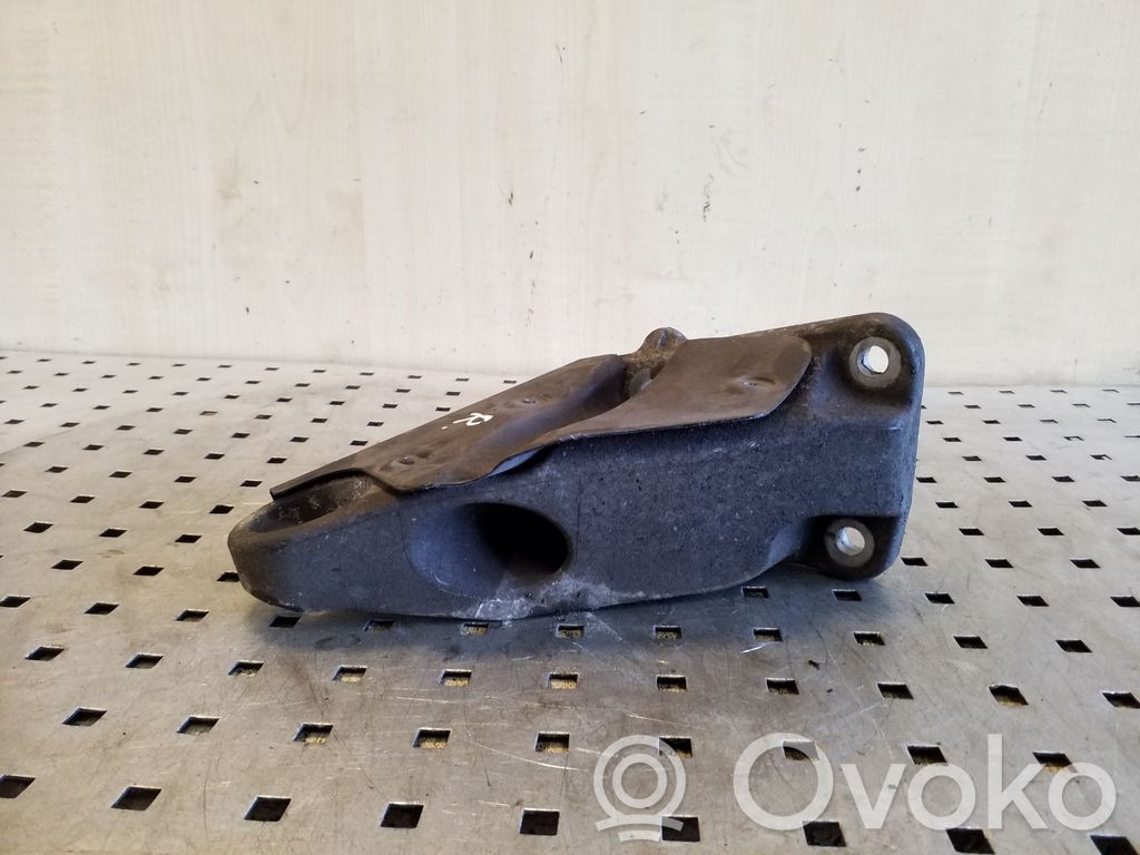 BMW X3 E83 Engine mounting bracket 