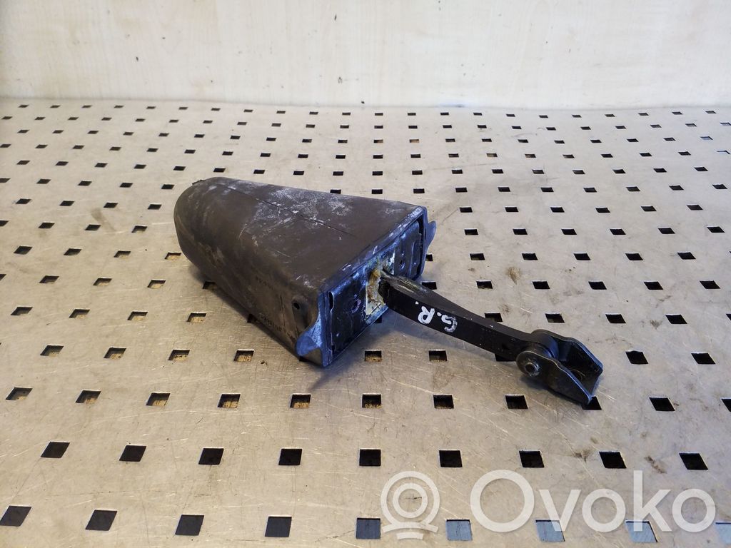 BMW X5 E53 Takaoven pidätin 