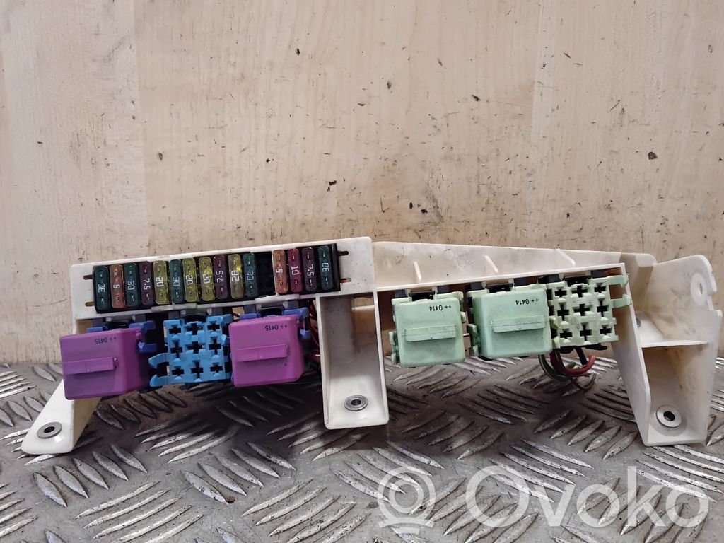 Módulo de fusible   61138383720,8383720,69376749