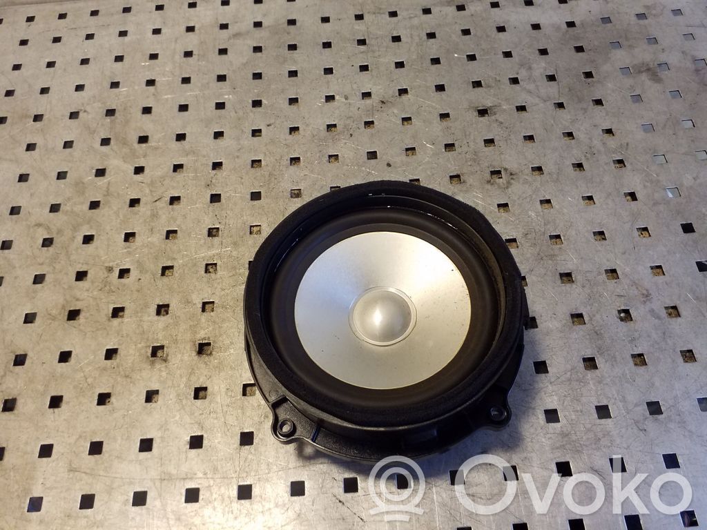 Altavoz de la puerta trasera   XQM500310