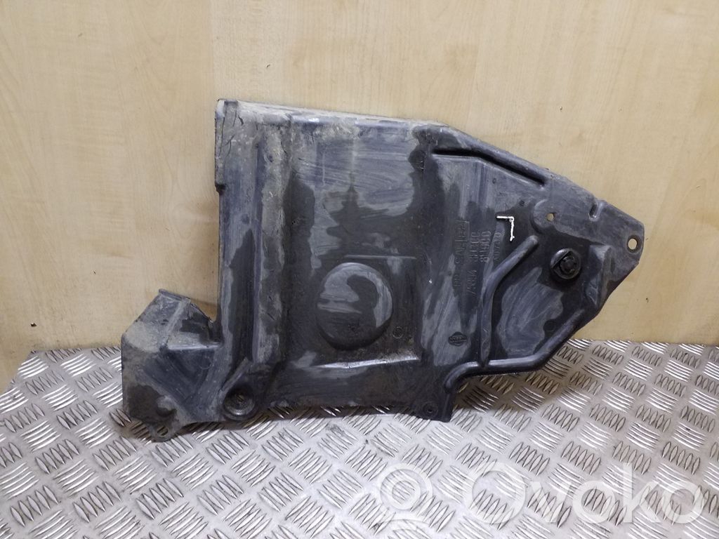 Nissan X-Trail T30 Placa protectora/protector antisalpicaduras motor