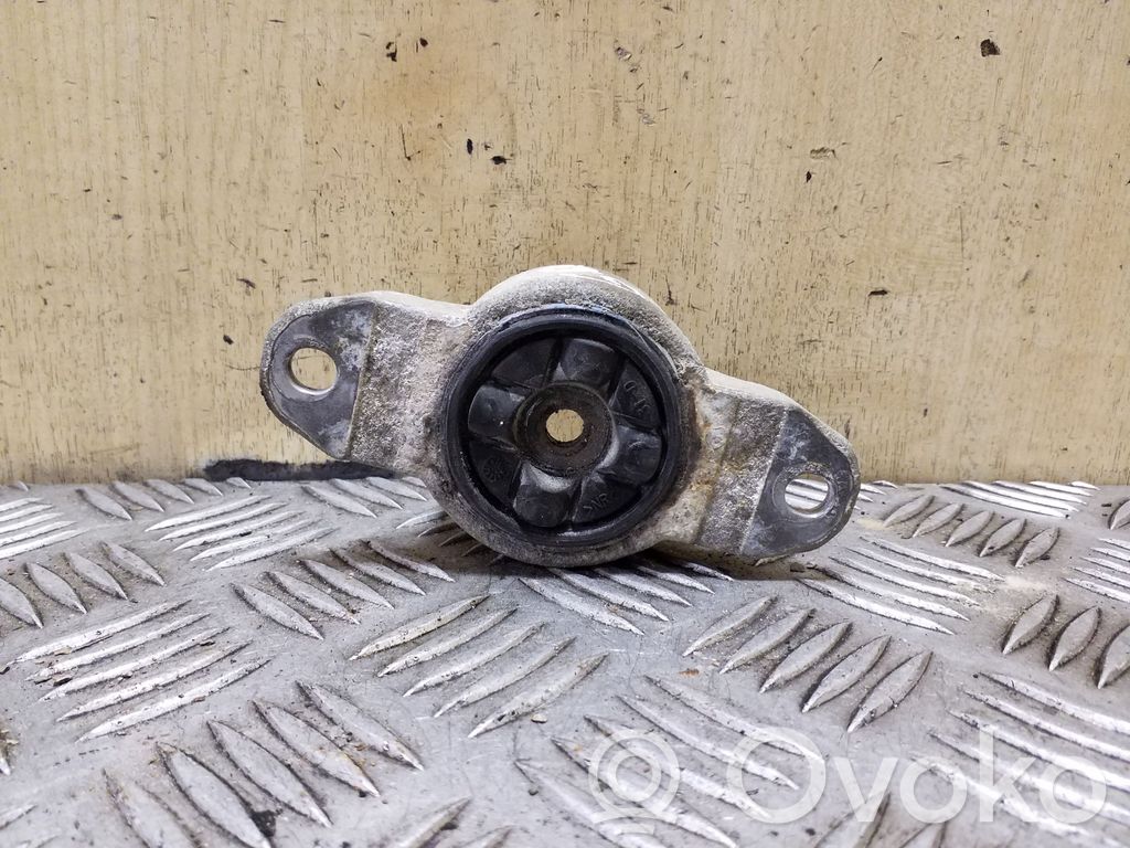 Ford Focus Etuiskunvaimentimen kannake 
