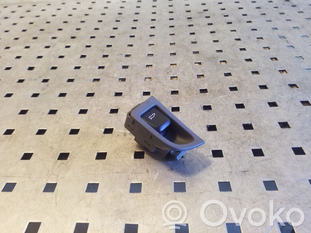 Interruptor para abrir la puerta trasera   8K0959831