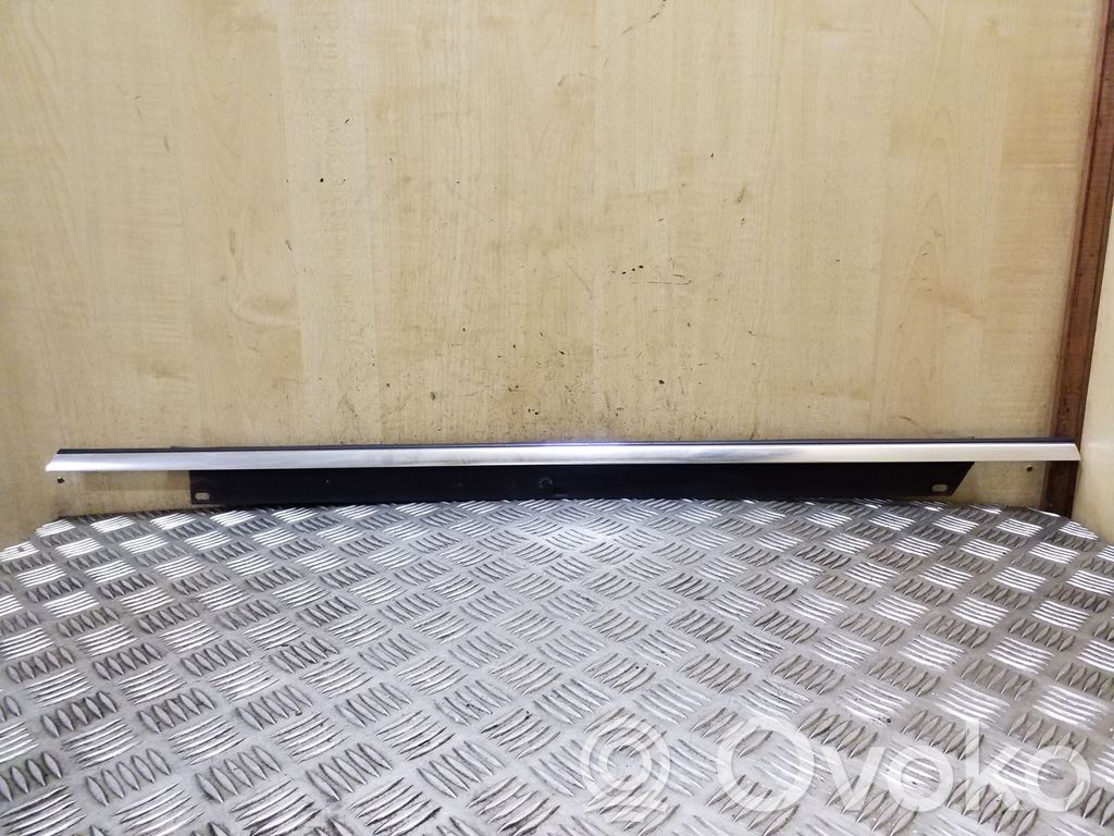 Audi Q7 4L Listwa / Uszczelka szyby drzwi tylnych