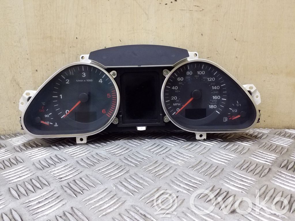 Audi Q7 4L Geschwindigkeitsmesser Cockpit 