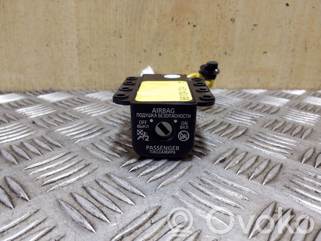 Mitsubishi ASX Passenger airbag on/off switch 