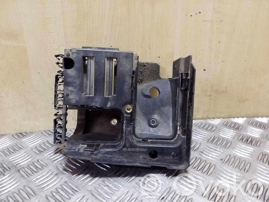 Alte piese compartiment motor   1K0907361B