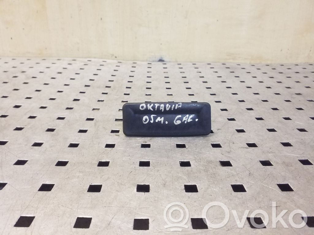 Skoda Octavia Mk2 (1Z) Interruptor para abrir la puerta trasera 