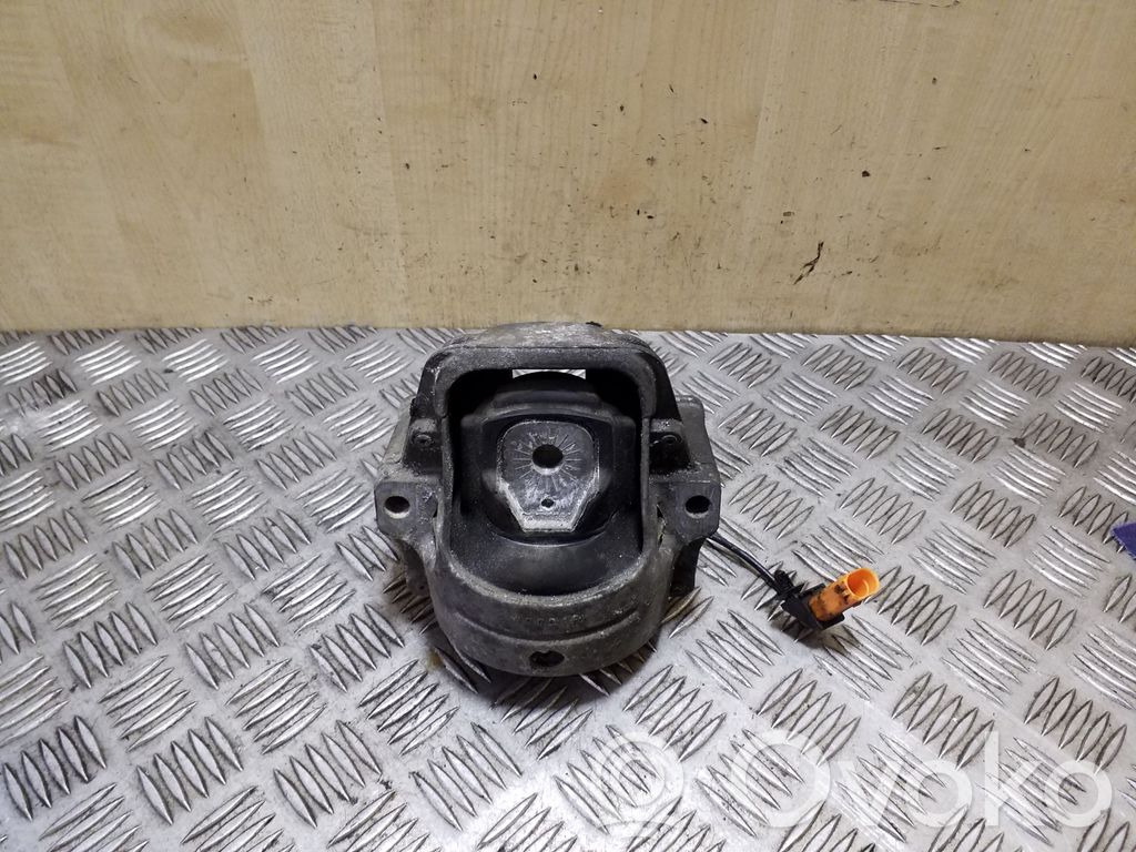 Audi A4 S4 B8 8K Engine mount bracket 