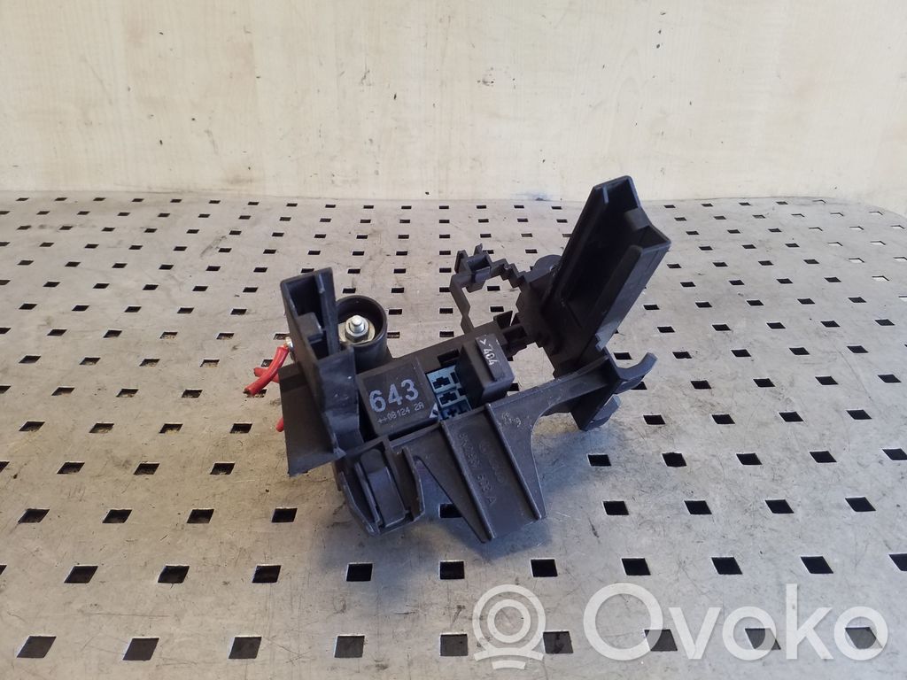 Audi A4 S4 B8 8K Releen moduulikiinnike