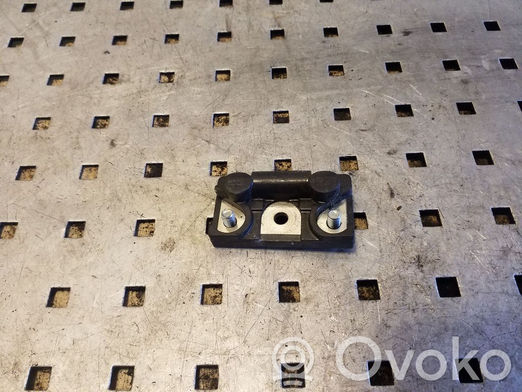 Audi A4 S4 B8 8K Pystyantennin suodatin 