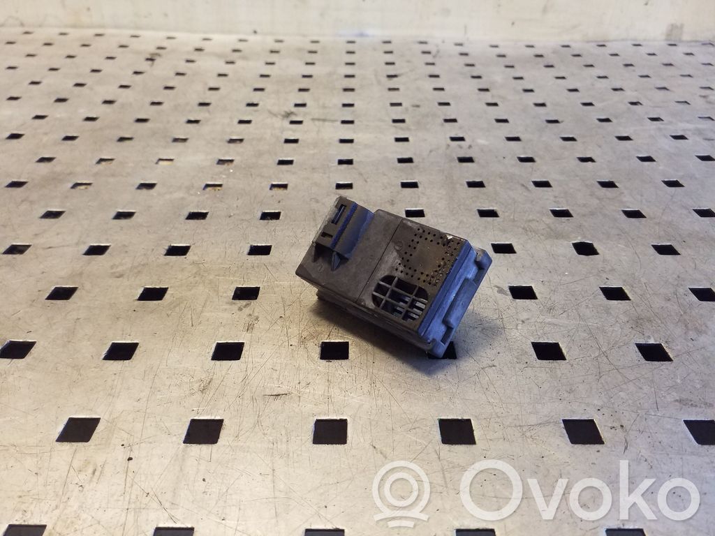 Interior temperature sensor   20963881