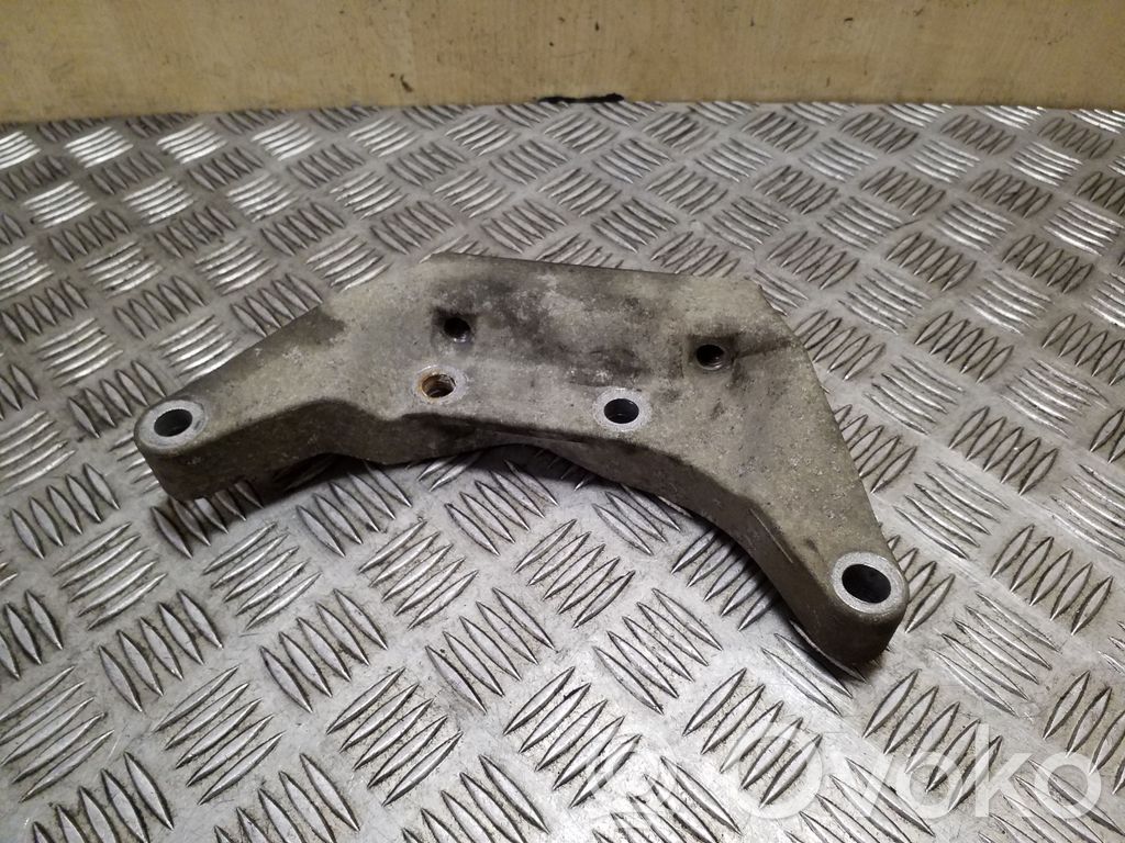 Volvo XC70 Gearbox mounting bracket 