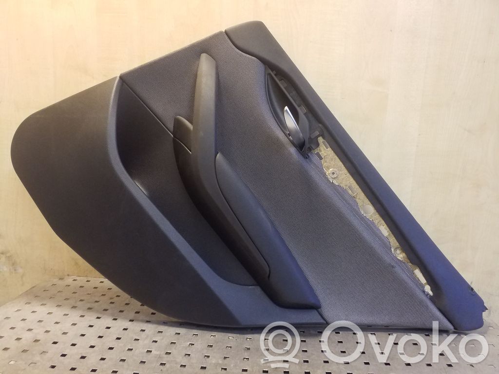 BMW X1 E84 Takaoven verhoilu 