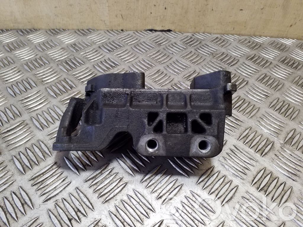 Ford Mondeo MK IV Engine mounting bracket 