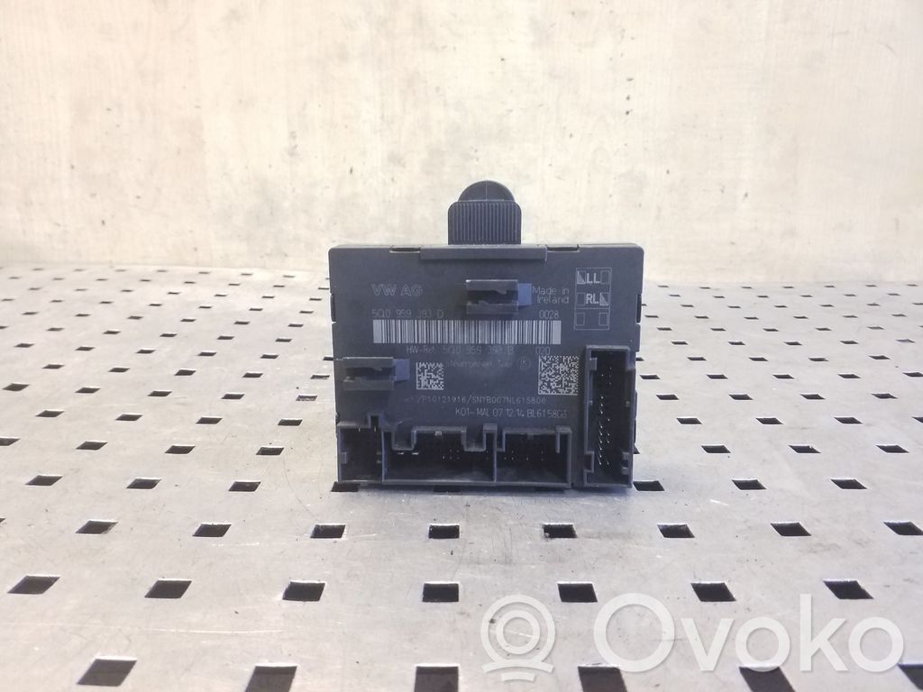 Volkswagen PASSAT B8 Door control unit/module 
