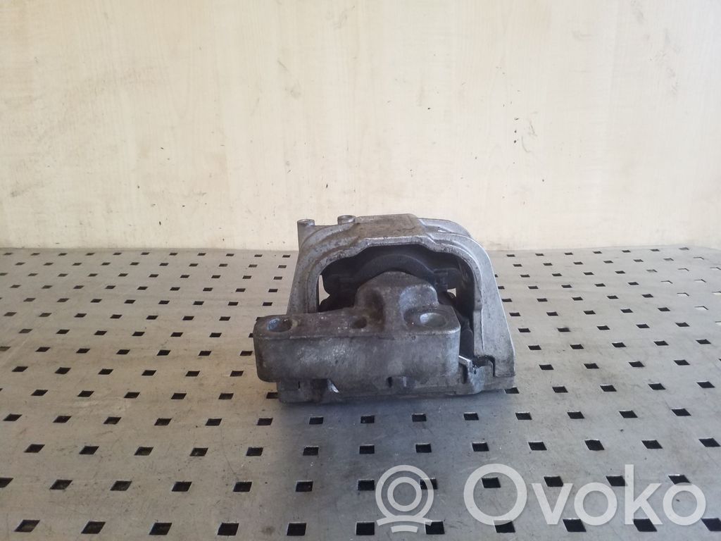 Volkswagen Eos Engine mount bracket 