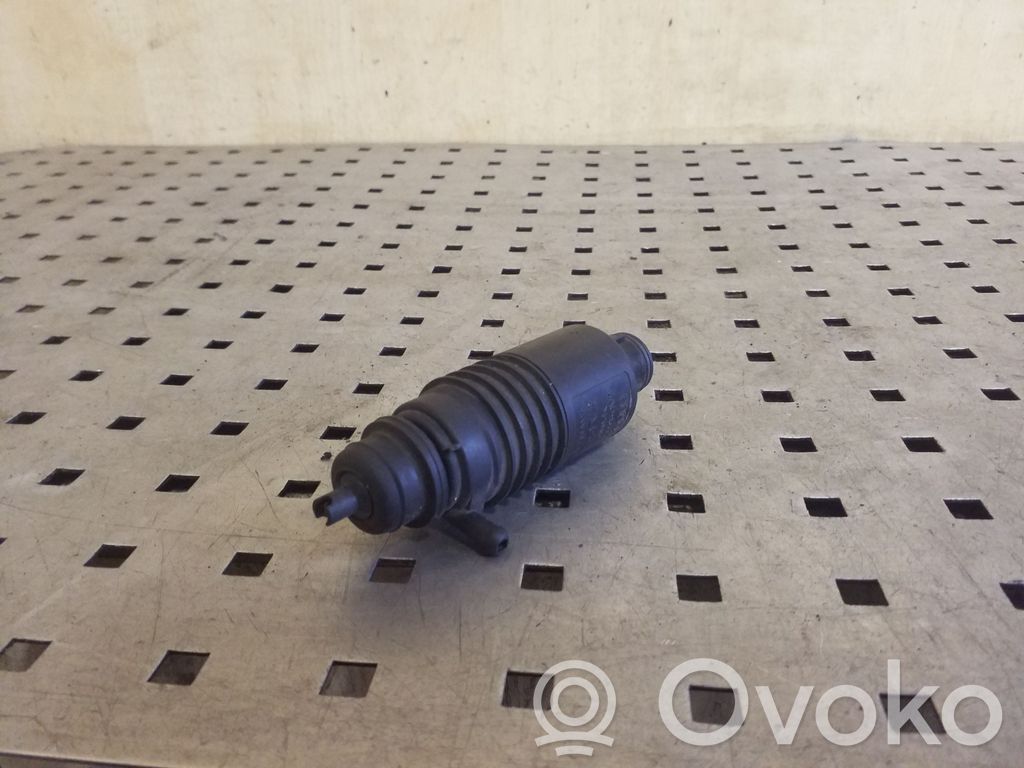 Audi A6 S6 C4 4A Pumpe Scheibenwaschanlage 
