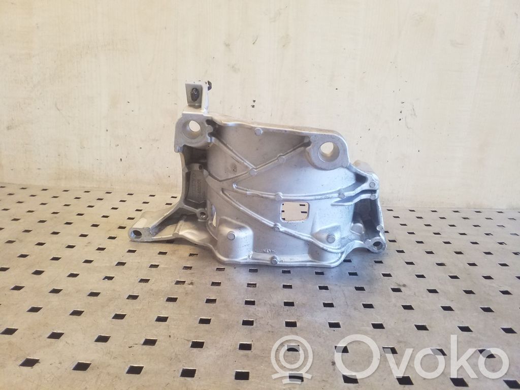 Volvo XC90 Supporto del generatore/alternatore 
