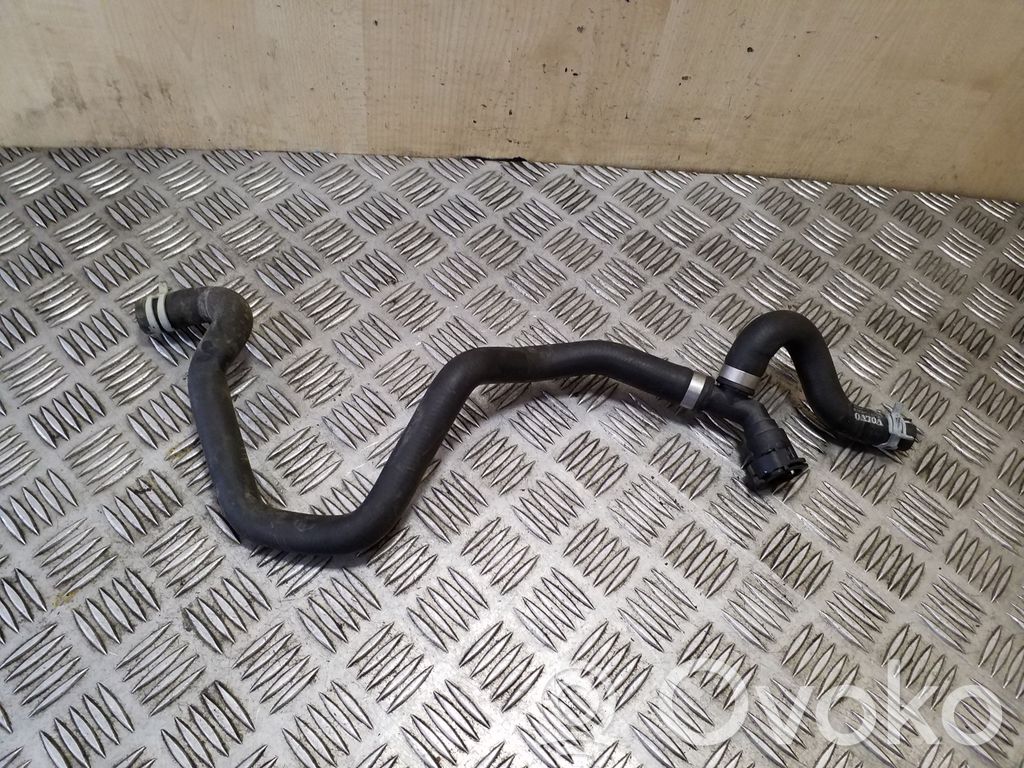 Volvo XC90 Engine coolant pipe/hose 