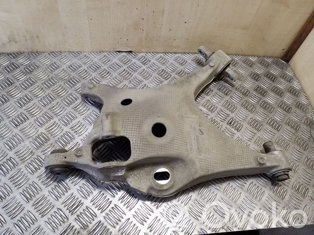 Volvo XC90 Brazo de suspensión/horquilla superior trasero 