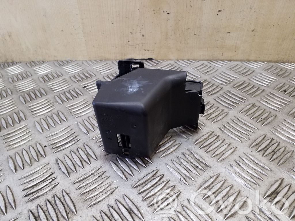 Otros repuestos del interior   31438187