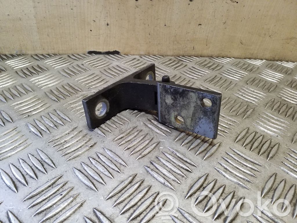 Audi 100 S4 C4 Etuoven yläsarana 