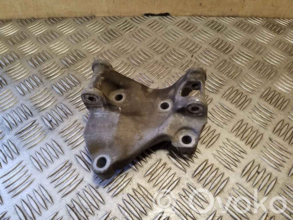 Dacia Sandero Soporte del alternador 