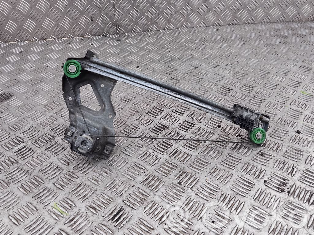 Regulador manual de la ventanilla trasera   893839400