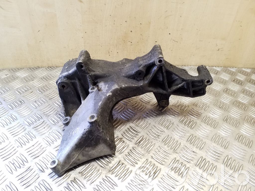 Volkswagen Transporter - Caravelle T4 Generator/alternator bracket 