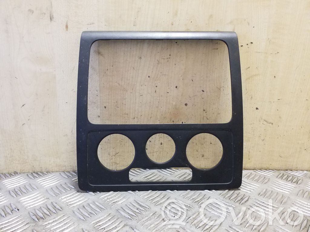 Volkswagen Caddy Konsola środkowa / Radio / GPS 