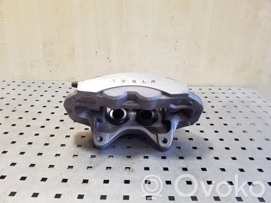 Tesla Model 3 Etujarrusatula 