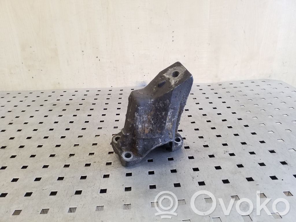 Audi 100 S4 C4 Gearbox mounting bracket 