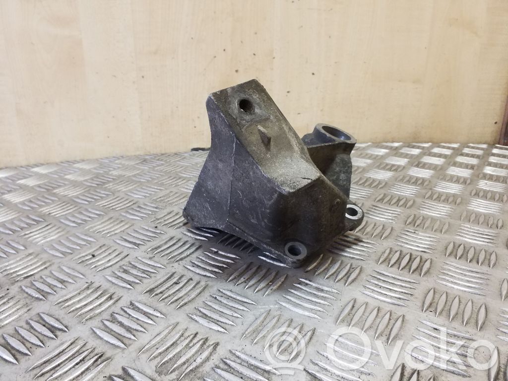 Audi A6 S6 C4 4A Gearbox mounting bracket 