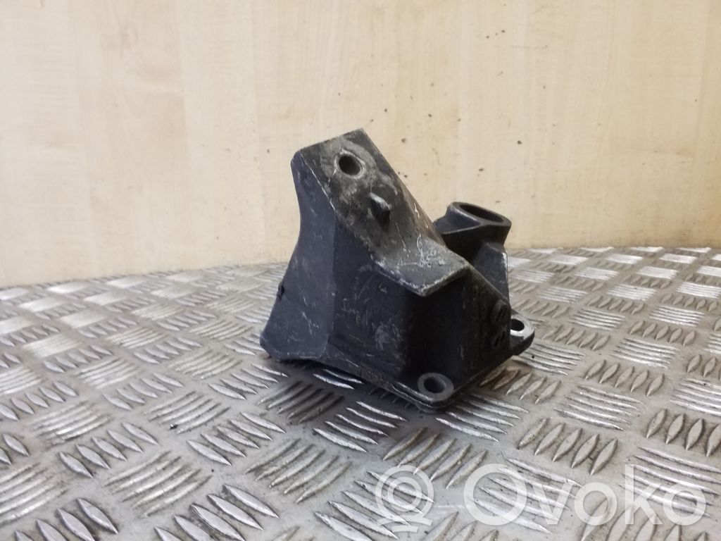 Audi A6 S6 C4 4A Gearbox mounting bracket 