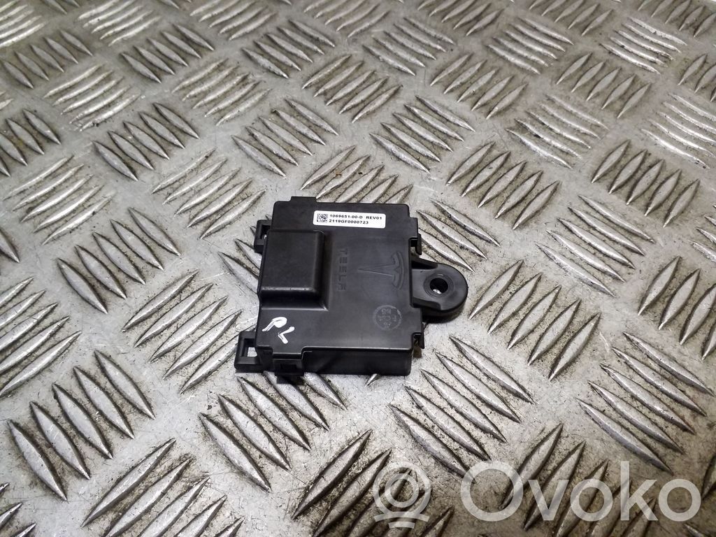 Tesla Model S Door control unit/module 