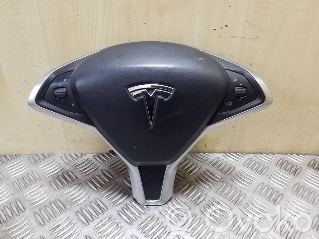 Tesla Model S Vairo oro pagalvė 