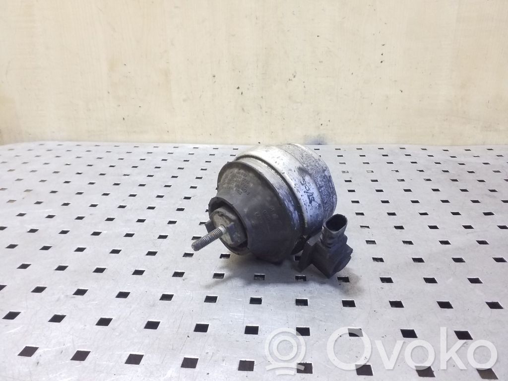 Engine mount bracket   8D0199382L,8D0199379R,8D0199379G