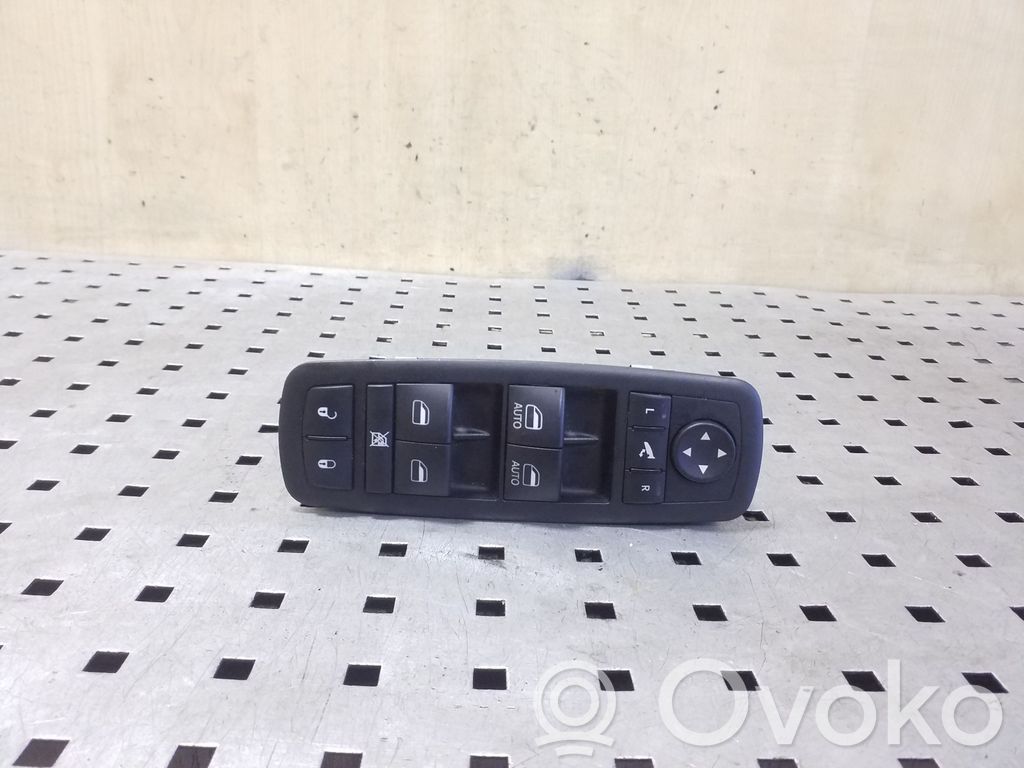 Jeep Grand Cherokee Electric window control switch 