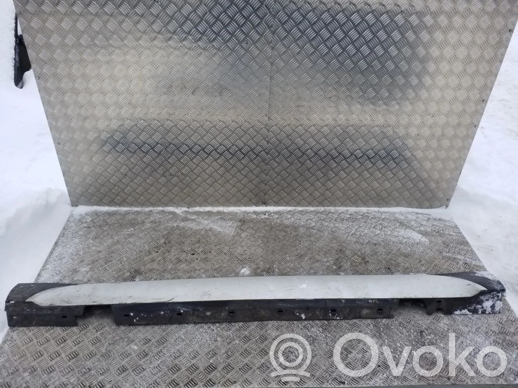 BMW X1 E84 Sill 
